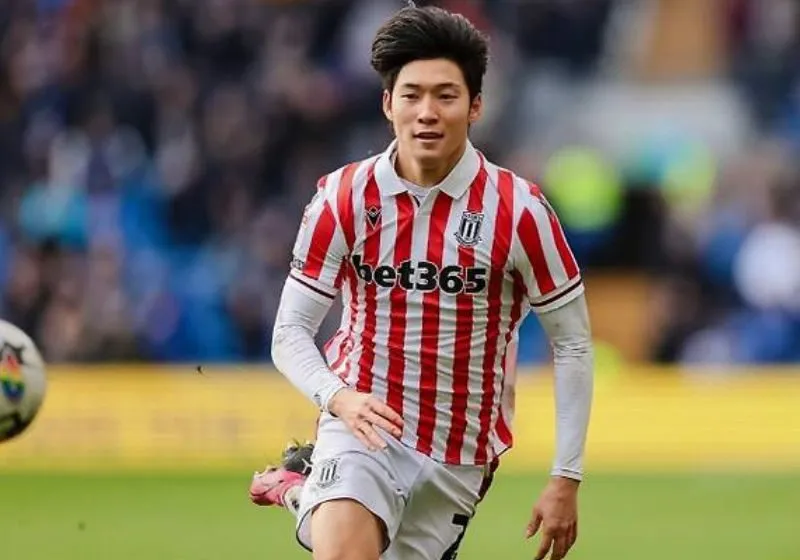 tiền vệ trung tâm bae jun-ho