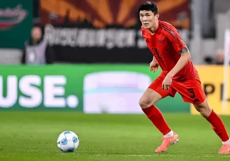 trung vệ Kim Min-Jae