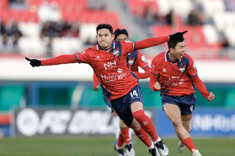 gimcheon sangmu thắng pohang steelers 2-0